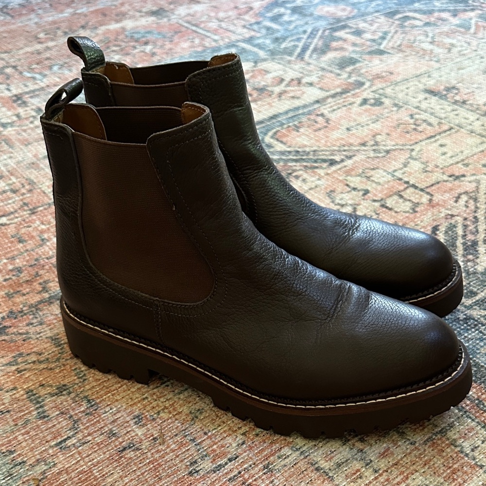 Women’s 10 Caslon Dark Brown Water Resistant Leather Chelsea Boots